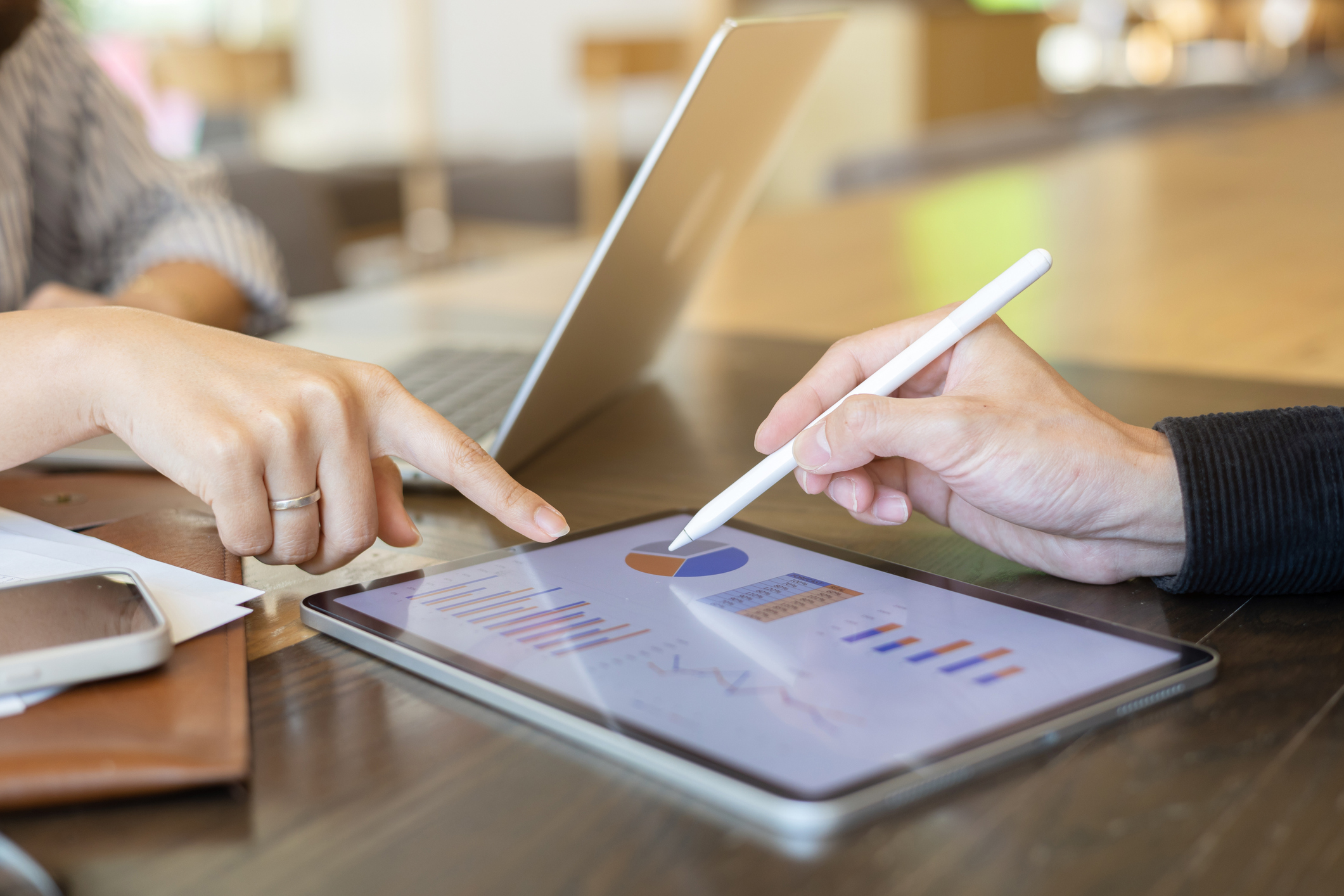 What is a performance-based marketing agency in Florida